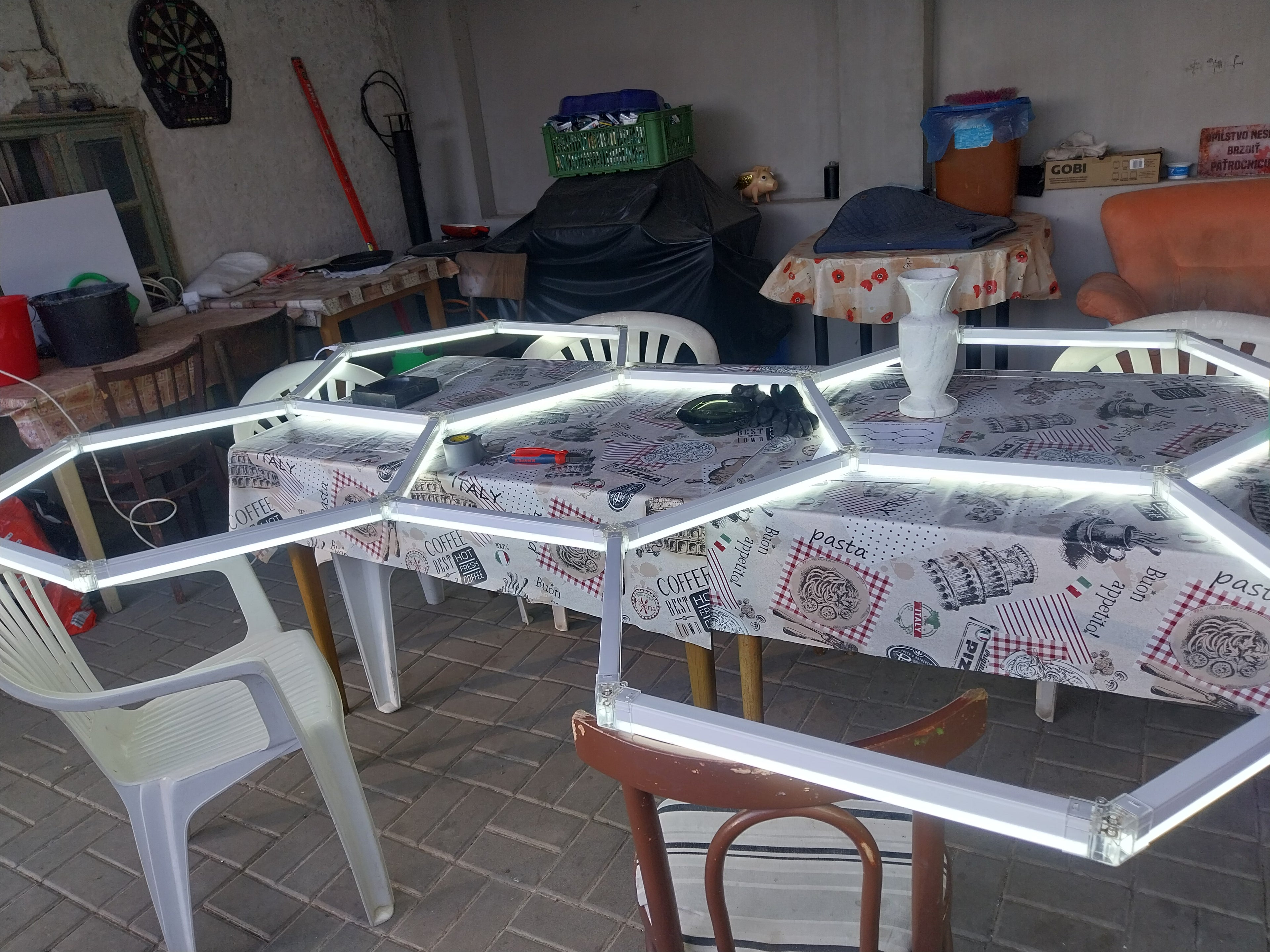 Lampe de plafond hexagone nid d'abeille – 230V – 2.4M X 4.8M – LED Blanc 6500K – 550W